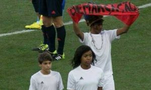 Indígena Guarani pedindo demarcação das terras
